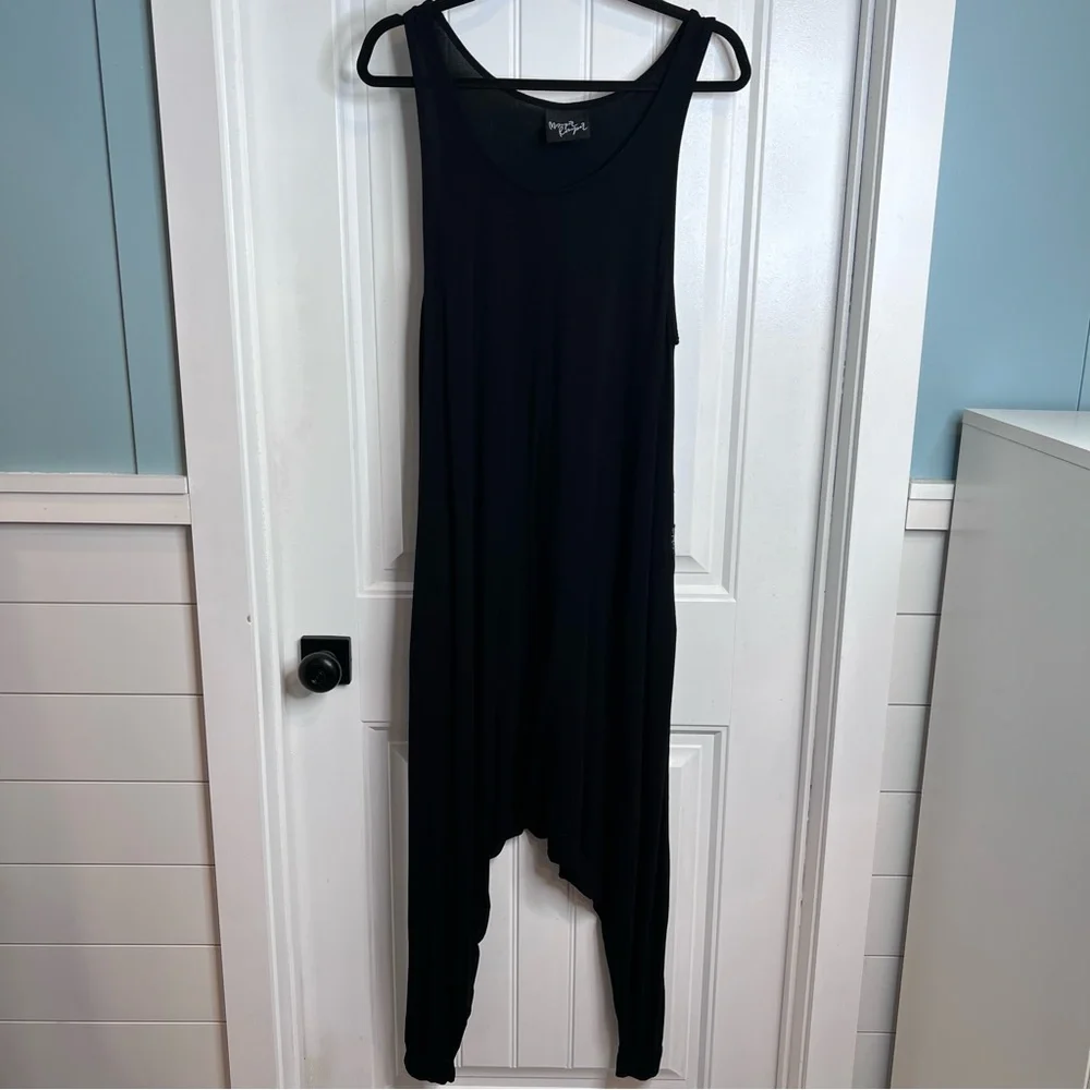 Momper Romper‎ Black Sleeveless Stretchy Jumpsuit. Size Medium.
